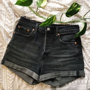 High Rise Levi’s Shorts 🌻